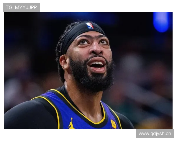 戴维斯进攻效率提升助力球队争夺季后赛席位表现稳健