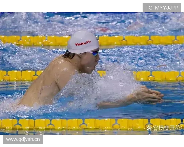 覃海洋凌晨还在自家阳台练投篮？这生活跟别人差太多了吧！